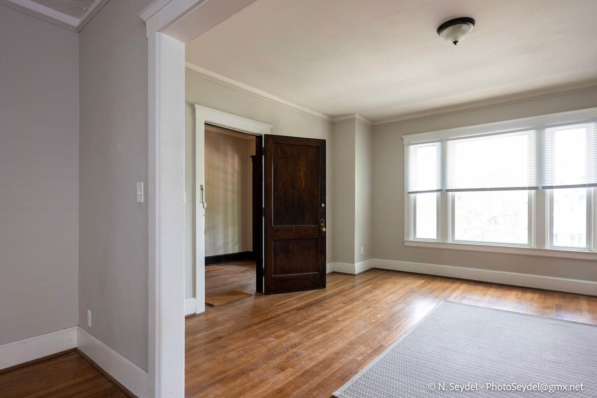Living room - 865 Blaine St