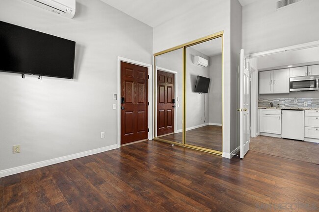 Building Photo - 4485 Sunset Bluffs Way