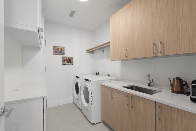 Building Photo - 2425 Peachtree Rd NE