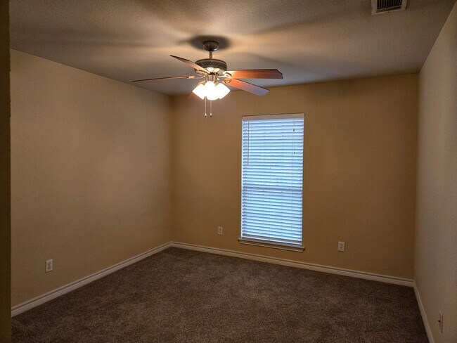 Building Photo - Robinson Townhome