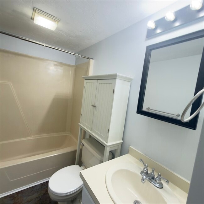 Building Photo - 44 Maria Ave
