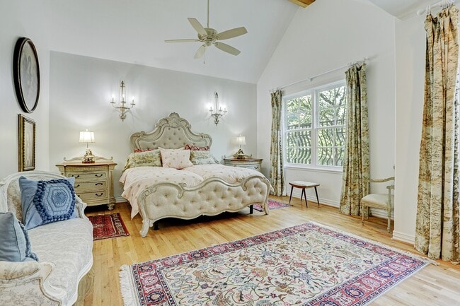 Building Photo - 2629 University Blvd