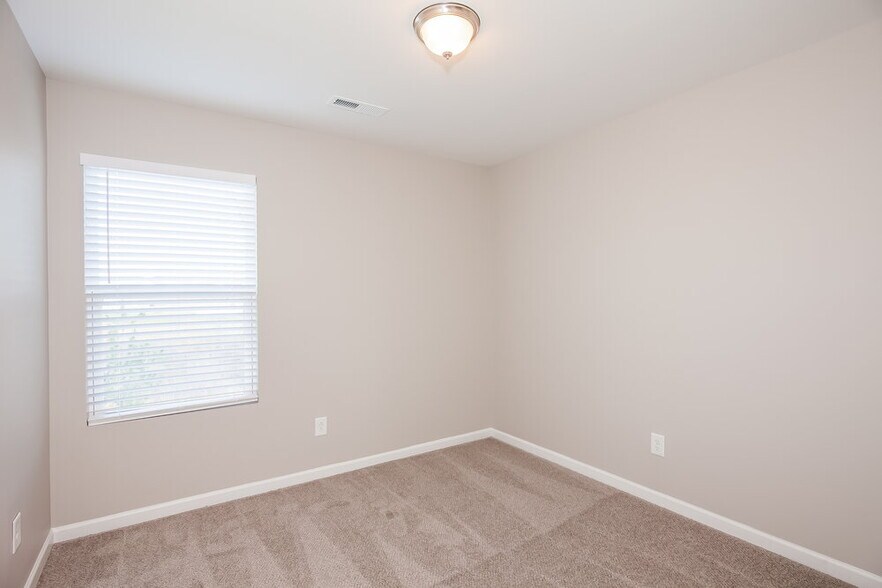 Building Photo - 8617 Balsam Bay Rd