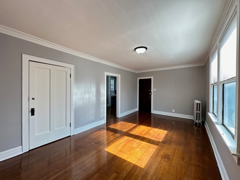 Building Photo - 3129 N Hamlin Ave