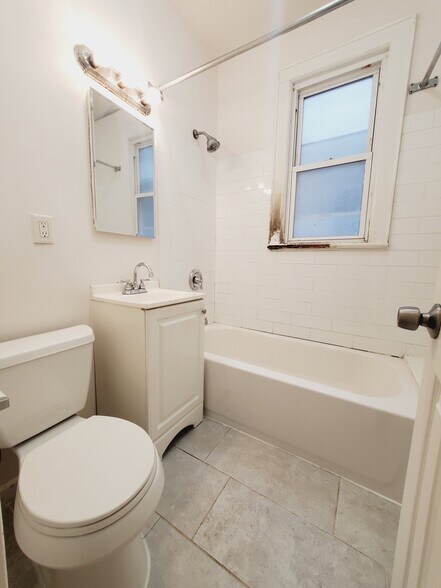 Building Photo - 85 Brown Pl