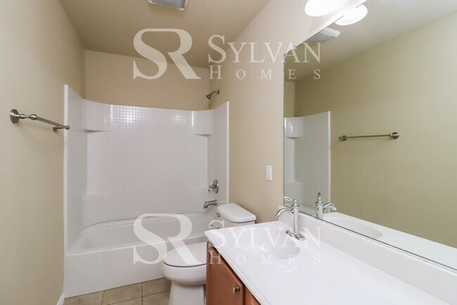 Building Photo - Gorgeous 4 bedroom brick colonial!