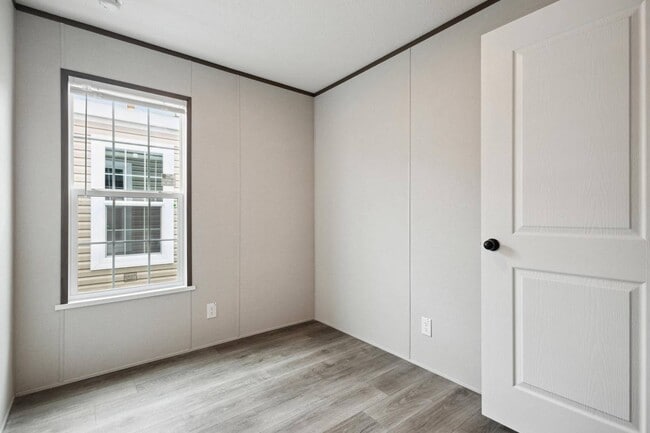 Building Photo - 10 Benjamin Ln