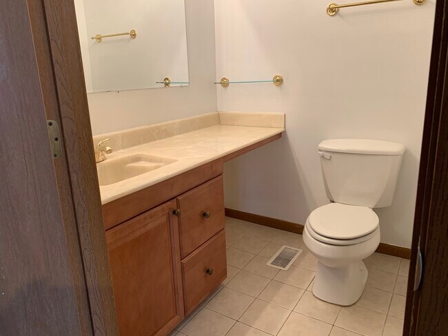 Building Photo - 538 Lasalle Ct