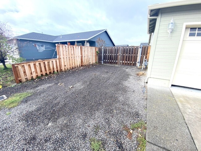Building Photo - 1414 Pheasant Way