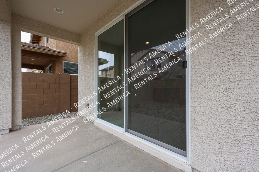 Building Photo - 10151 E Ulysses Ave