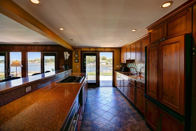 Building Photo - 3 Middle Pond Ln