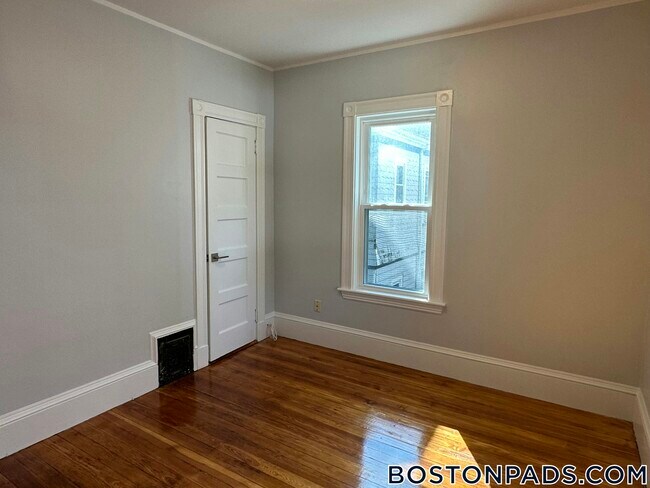 Building Photo - 57 Hawthorne St