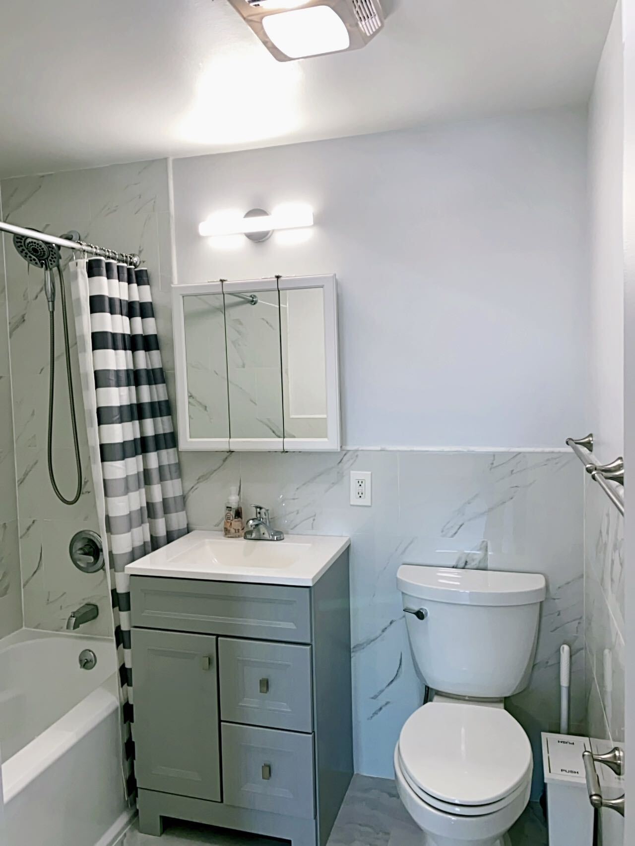 Building Photo - 6070 Woodhaven Blvd