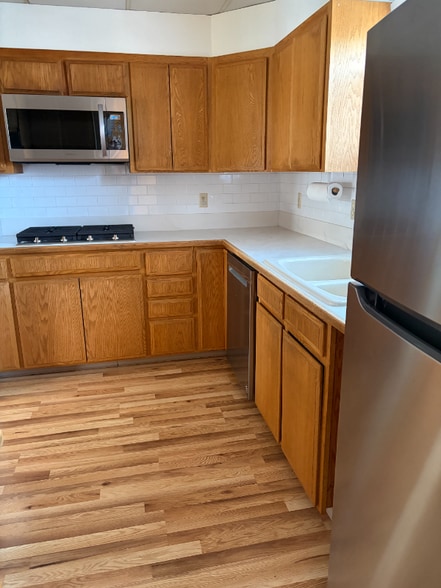 Building Photo - 635 E 73rd Ave