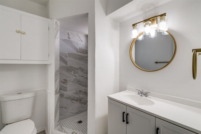 Building Photo - 15825 El Estado Dr