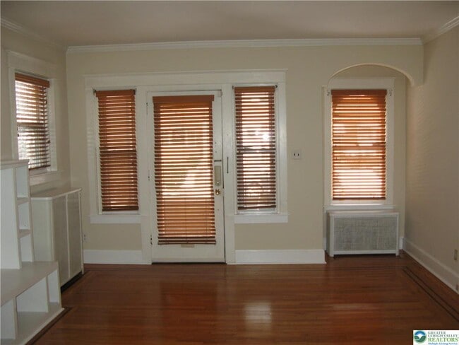 Building Photo - 520 N Muhlenberg St