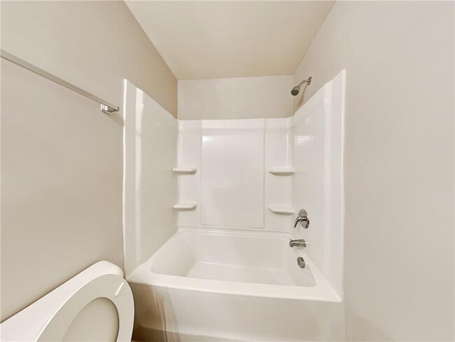 Building Photo - 2565 Piering Dr