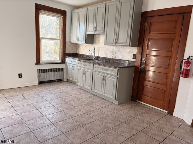 Building Photo - 35 Marsellus Pl