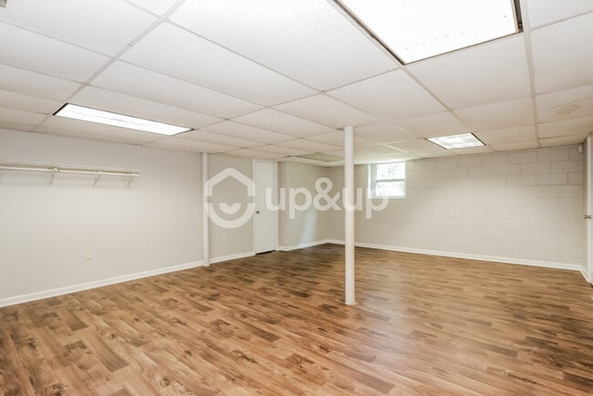 Building Photo - Fantastic 3bd/2ba home! Coming soon!