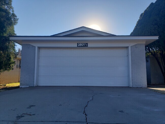 Building Photo - 2801 James Louis Dr