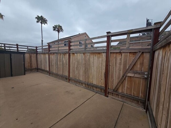 Building Photo - 1 BD / 1 BTH Home on Hornblend with Parking in Pacific Beach San Diego