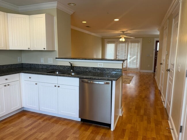 Building Photo - 1830 Candlewood Court #208