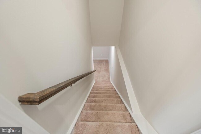 Building Photo - 148 Huntwell W Ave