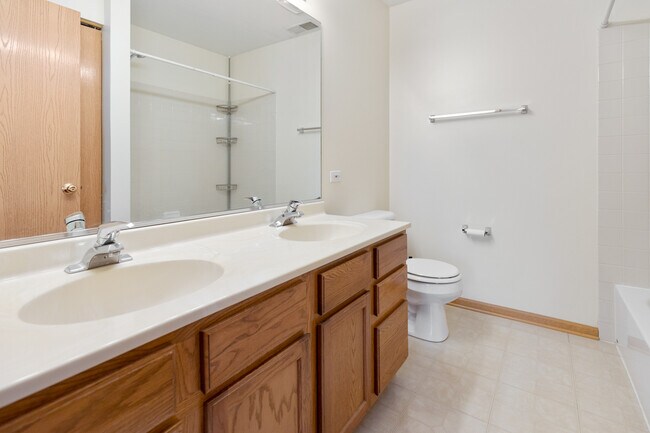 Building Photo - 840 Amelia Ct