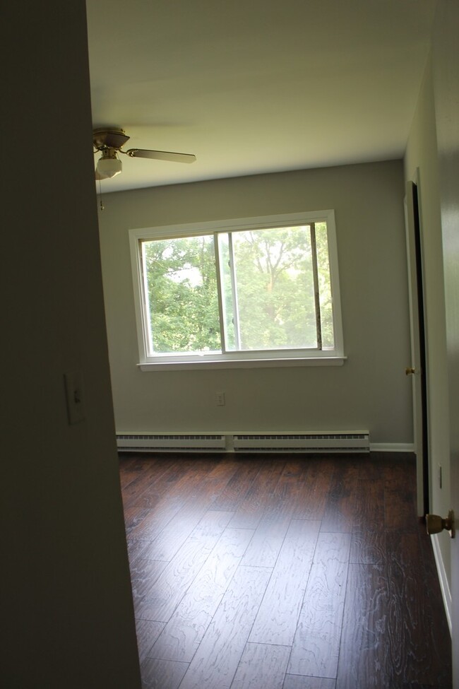 Building Photo - 1st floor apartment
