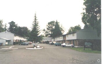 Building Photo - Greenbrier Apartments