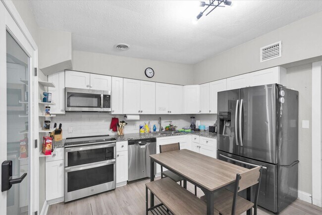 Building Photo - 1349 Woodbine St