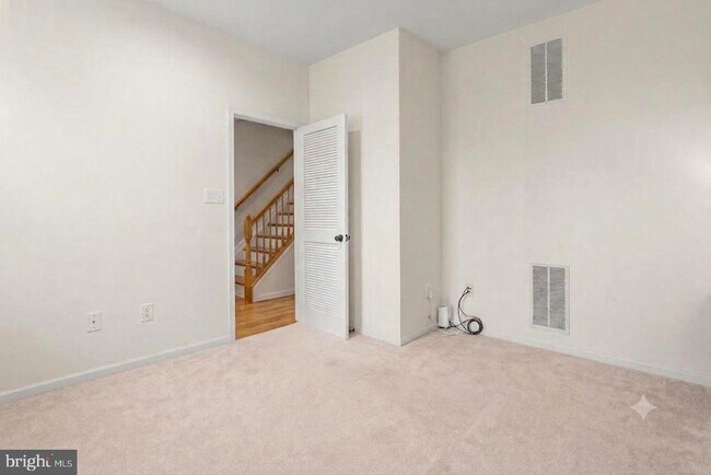 Building Photo - 1056 Pipistrelle Ct