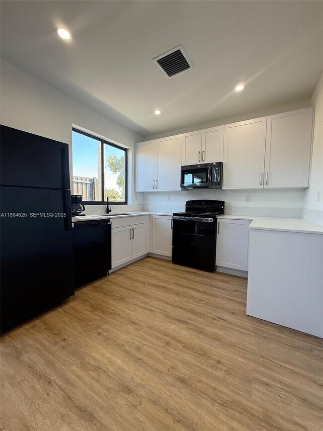 Building Photo - 408-401 SW 1st St