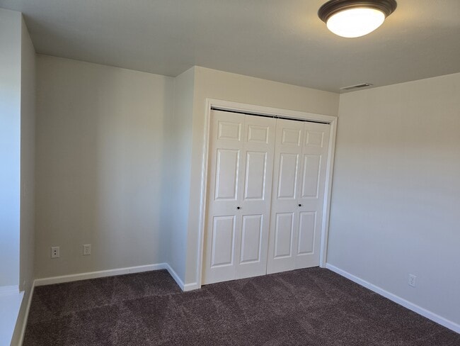 Building Photo - 745 Linda Ln