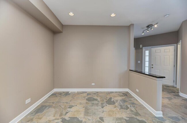 Building Photo - 3015 Kentshire Cir