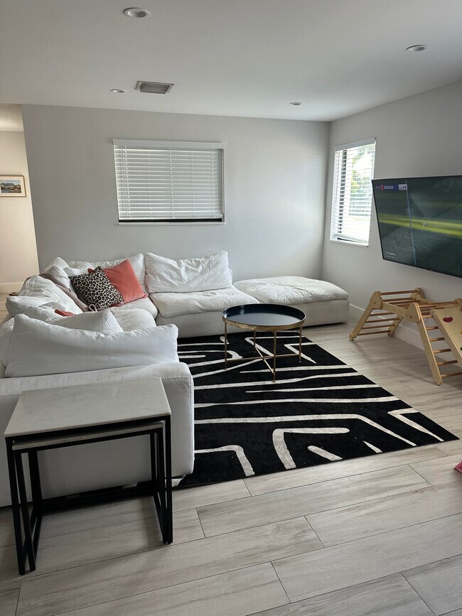 Building Photo - 2539 Wabash Dr