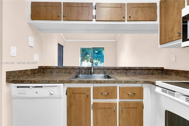 Building Photo - 13864 SW 93rd Ln