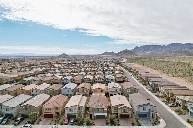 Building Photo - 10971 Meridian Flds Ave