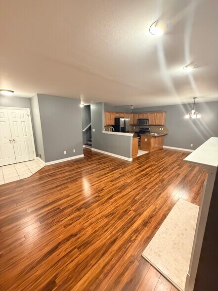 Building Photo - 5647 Hampshire Ln