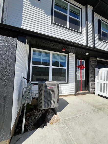 Main door - 5217 Long Pointe Pass