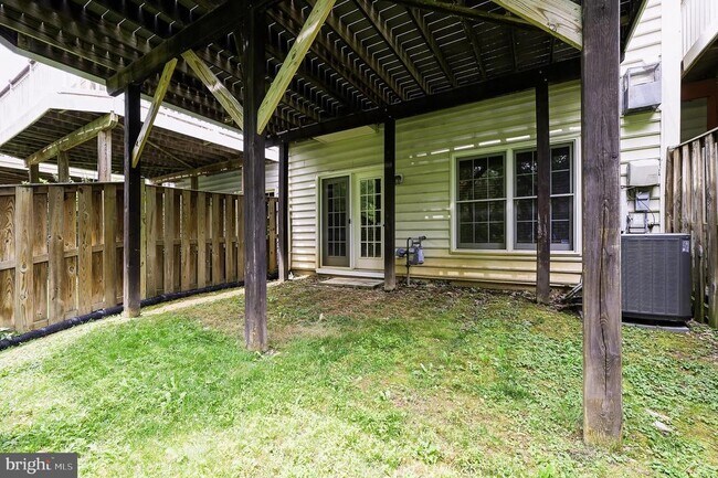 Building Photo - 1156 Regal Oak Dr