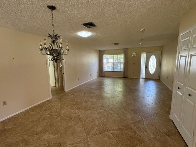 Building Photo - 3966 Oakhurst Blvd