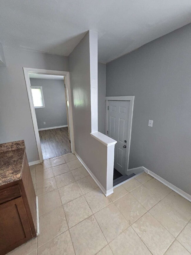 Building Photo - 452 S Napoleon Ave