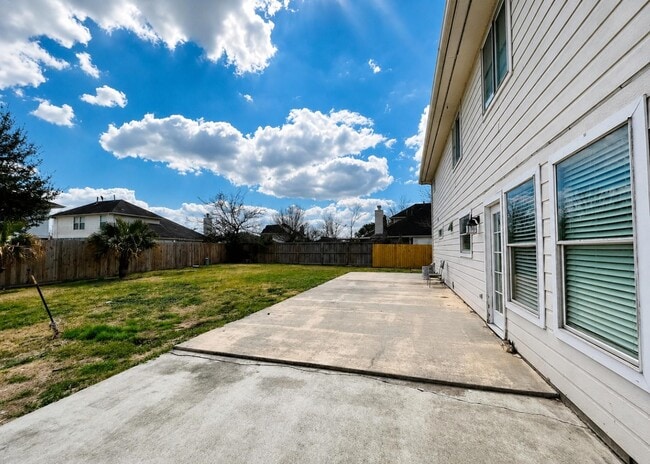 Building Photo - 5118 Littleneviss Dr