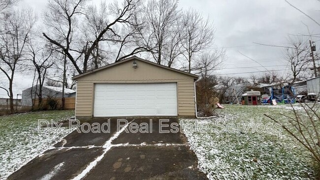 Building Photo - 163 Tecumseh Dr