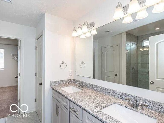 Building Photo - 5403 Veranda Dr