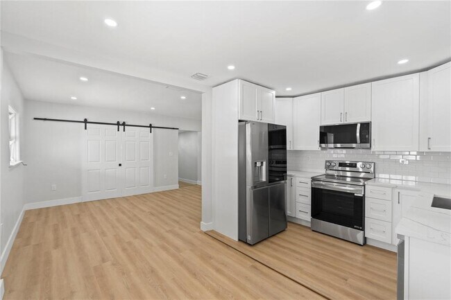 Building Photo - 1946 Rodman St