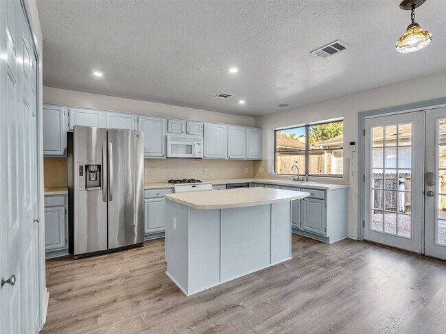 Building Photo - 2108 Autumn Cove Dr