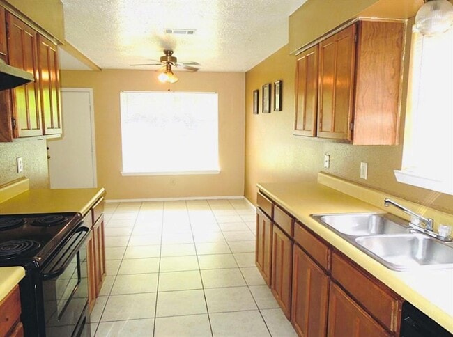 Building Photo - 7015 Sharpsburg Dr