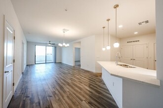 Building Photo - 2511 W Queen Creek Rd